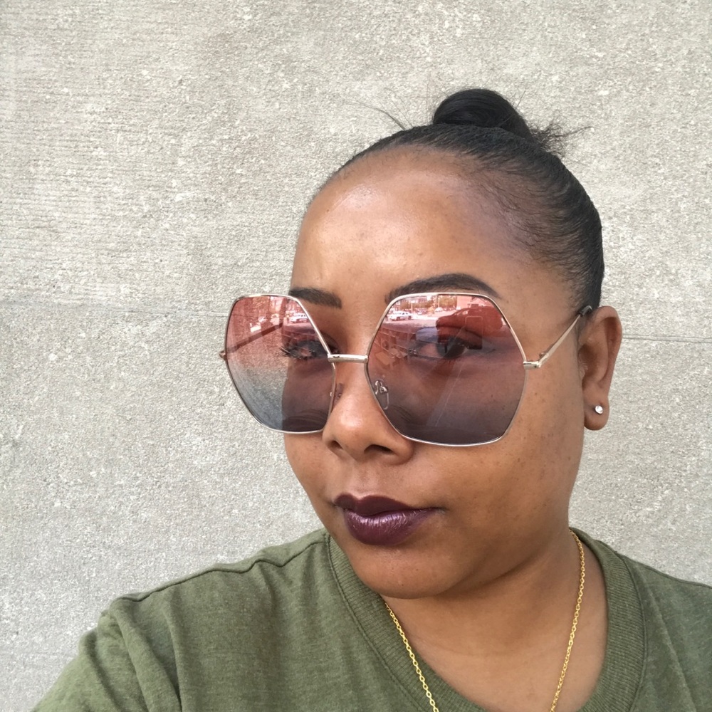 Meet your Posher, Tonia